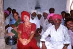 Surain och Shashi till�ts komma in