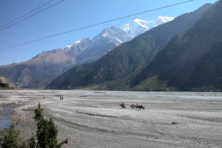 The upper Khali Gandaki river during dry season