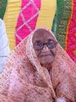Rajasthan, Parodi: On donne des cadeaux aux personnes �g�es