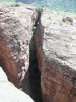 Karnataka, Badami: Une fissure au temple de Sivalaya