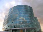 Moderna byggnader l�ngs Temsen