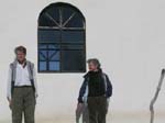 Agias Irinis: Des p�lerins -  et un b�ton ...