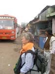 Vi har hittat en buss till Kaziranga