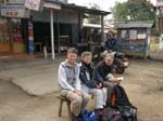 I v�ntan p� bussen till Shillong