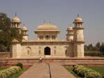 ... construit par Nur Jahan