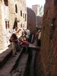 Narrow between the churches !