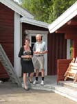 Dag et Eva dans leur maison d'�t�