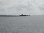 ... passes along very flat islets 