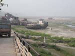 Le Brahmaputra: Les bateaux en cale s�che