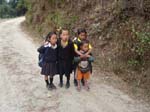 Les petites filles vont � l'�cole