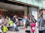 ... l'avenue Ginza toujours tr�s anim�e