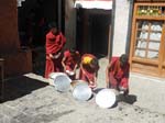 Les jeunes moines d�jeunent ...