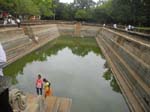 Kuttam Pokuna: 2 bass�nger