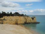 Algarve: les rochers et la plage � Arma��o ...