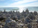 Les cairns � la plage des trois pierres