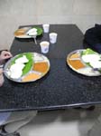 Bangalore, au petit d�jeuner: des �idlis� !