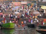 37290bLes Hindus se purifient dans le Gange