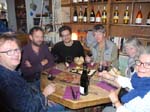 ... Dan et Bruno (dans un bar � vin)