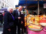 Elisabeth and Karl-Erik choose their cheeses ...