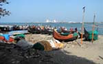 Fiskeb�tarna anl�nder ...