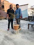 ... Swayam Prakash och Sakya Prakash p� taket