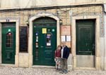 <i>Lisbon:</i> Liv and Ghislaine in front of Louise's and Marcel's