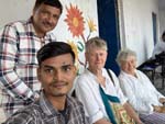 ... med <i>Abe</i> och <i>Sachin Kumar</i> ...
