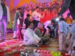 ... hans far <i>Subodh</i> ...